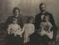 family.jpg (33963 bytes)
