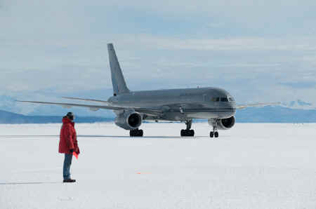 Royal New Zealand Air Force Boeing 757 arrives at Pegasus Airfield in Antarctica. WN09003609